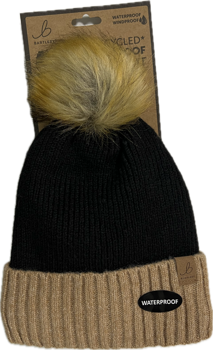 Waterproof Sherpa Knitted Bobble Hat – Beige/White & Black/Beige